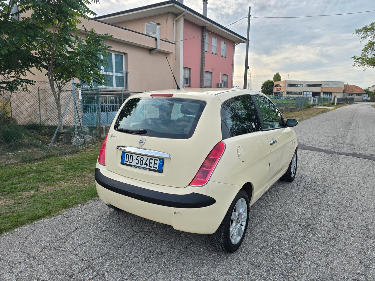 Lancia Ypsilon 1.2 Benzina con GARANZIA - NEOPATENTATI