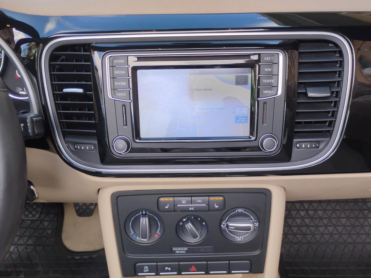 Volkswagen Maggiolino Cabrio 1.2 tsi Design.NAVIGATORE.SEDILI RISCALDATI