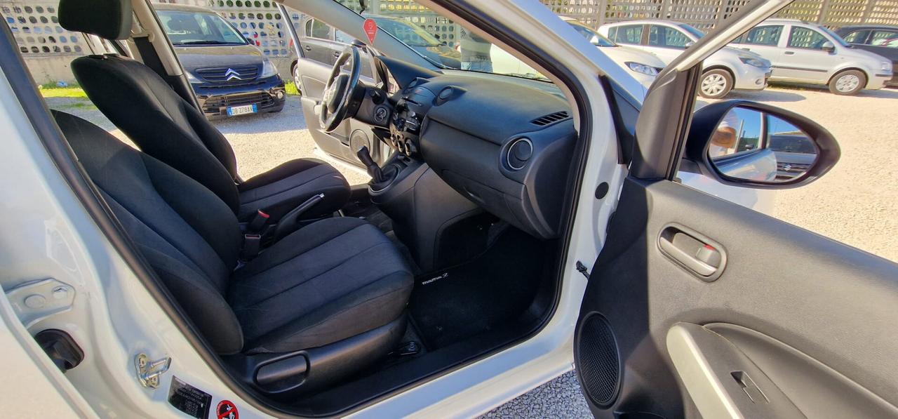 Mazda2 1.3 16V 75CV 5p. Trendy 2014