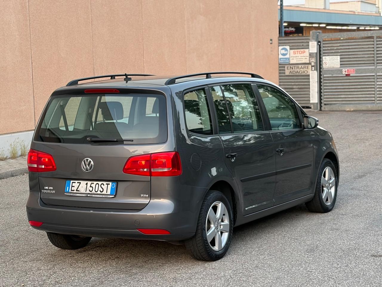 Vw TOURAN 1.6d 6 marce 7 posti anno 2013 pronta per viaggiare neopatentati
