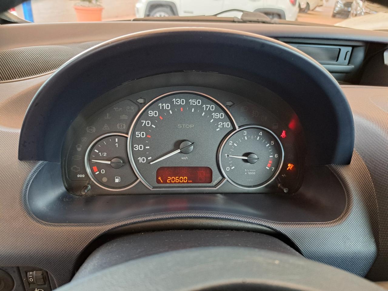 Peugeot 1007 1.4 BENZ.