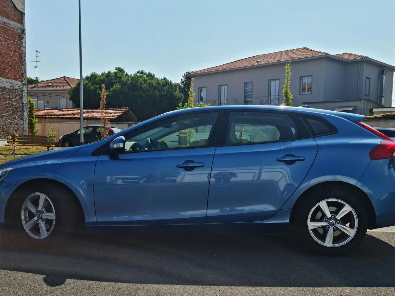 Volvo V40 KINETIC #6087