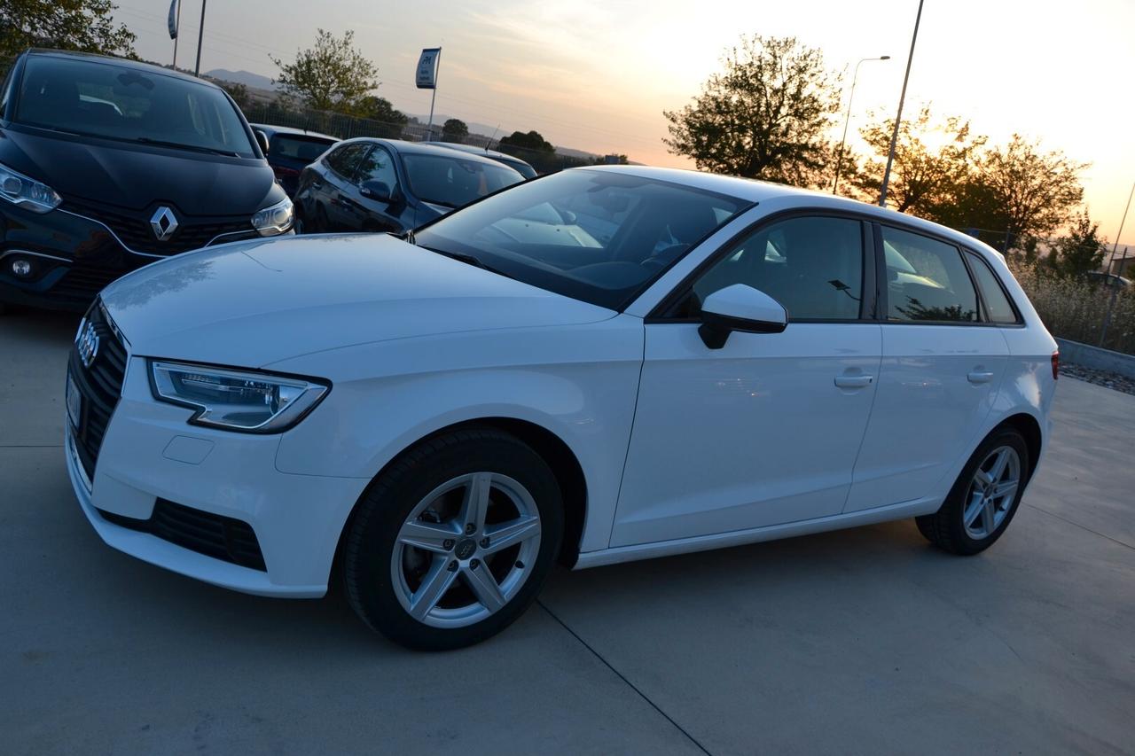 AUDI A3 2.0 TDI S-Tronic Business SB '18