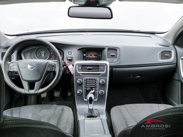 VOLVO V60 Cross Country D3
