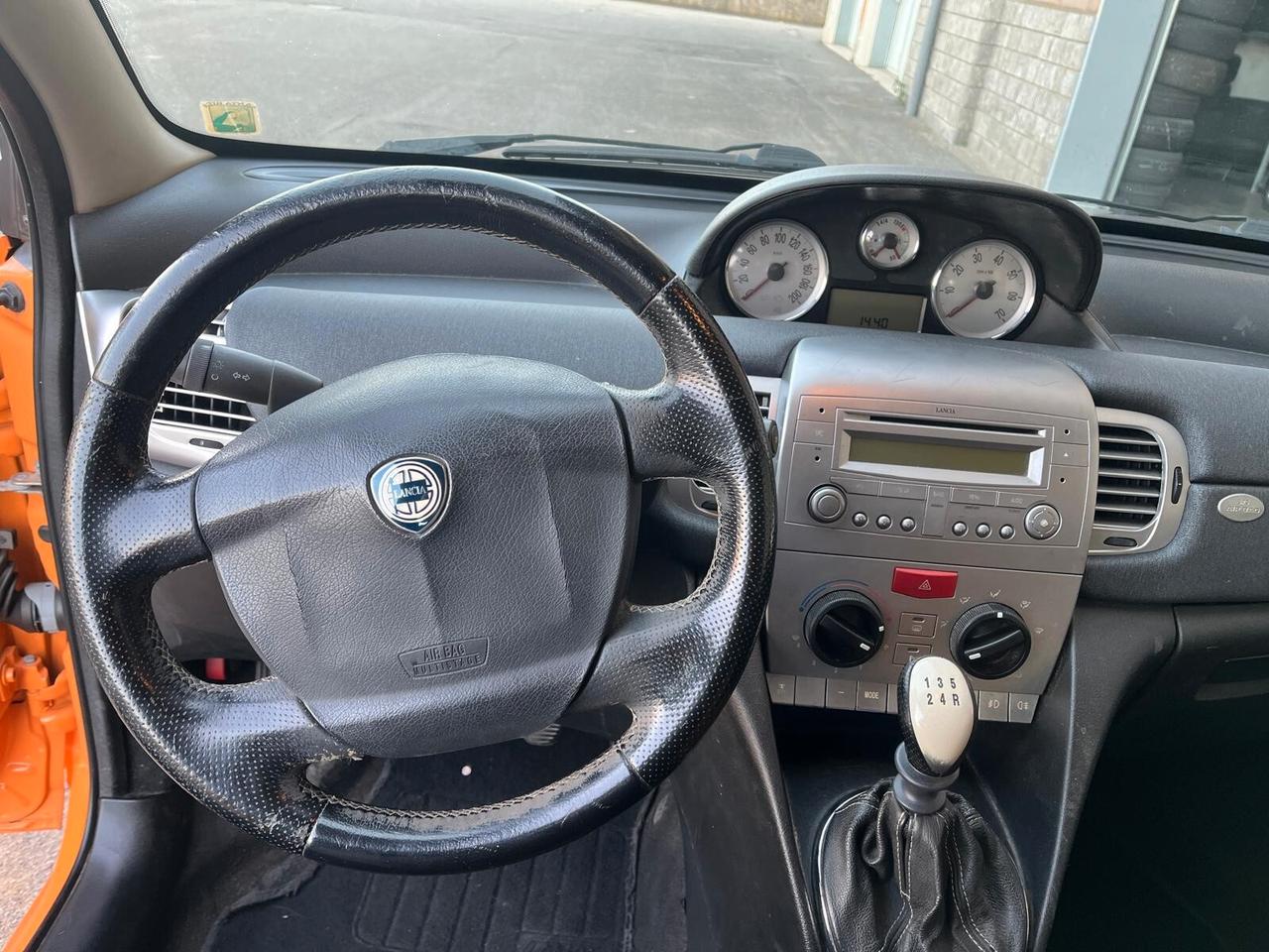 Lancia Ypsilon Ypsilon 1.2 16v Momo Design