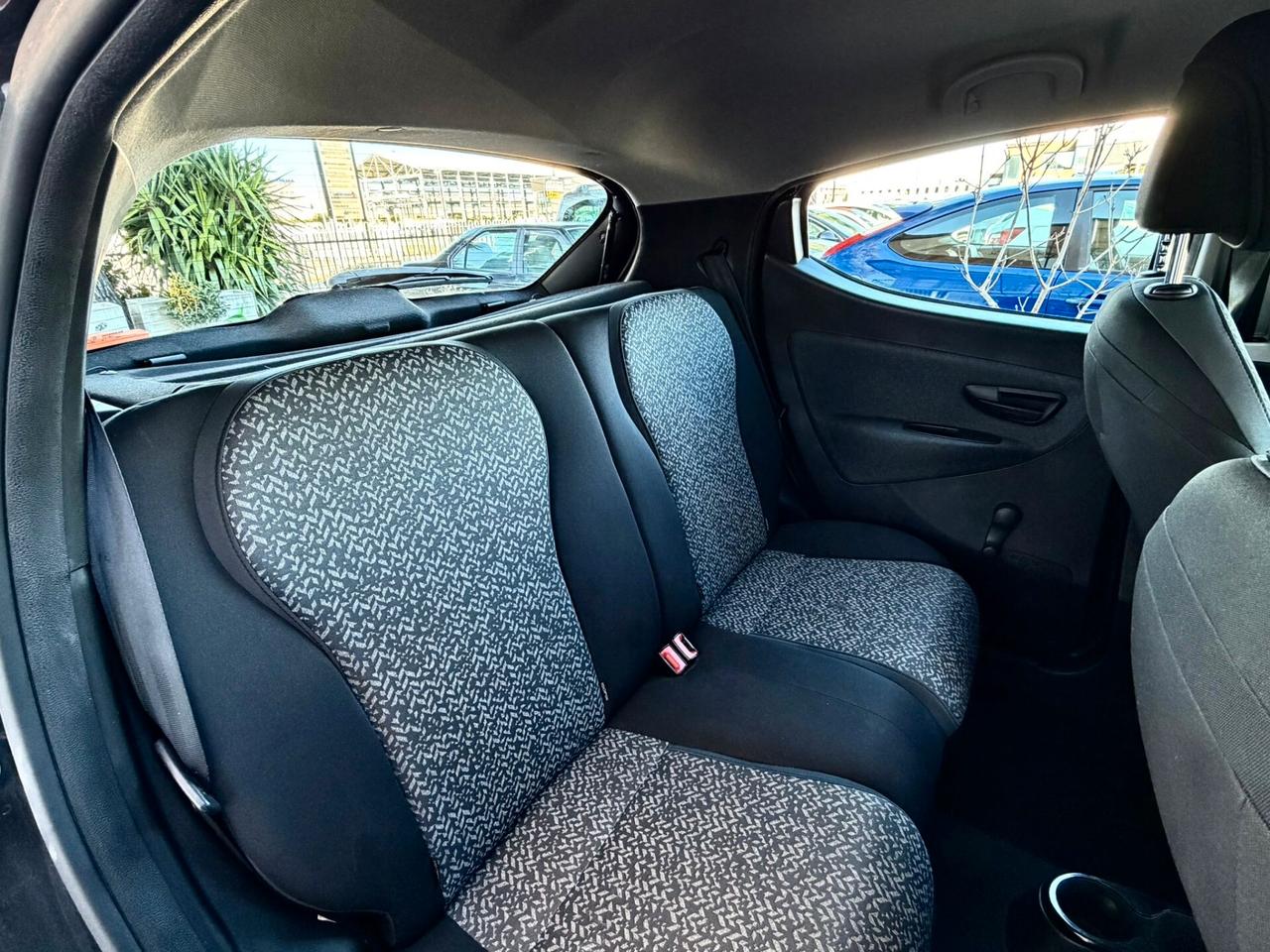 Lancia Ypsilon 1.0 FireFly 5 porte S&S Hybrid Silver