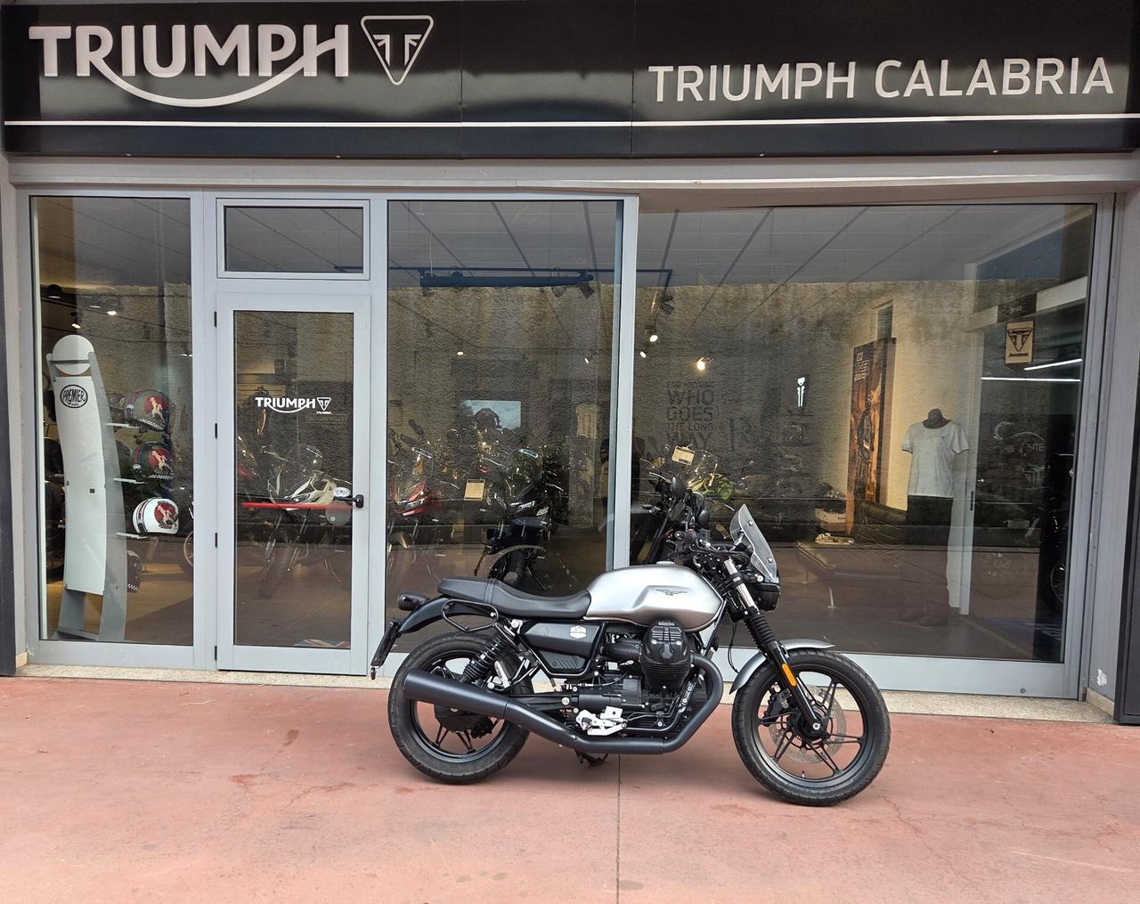 Moto Guzzi V7 Stone