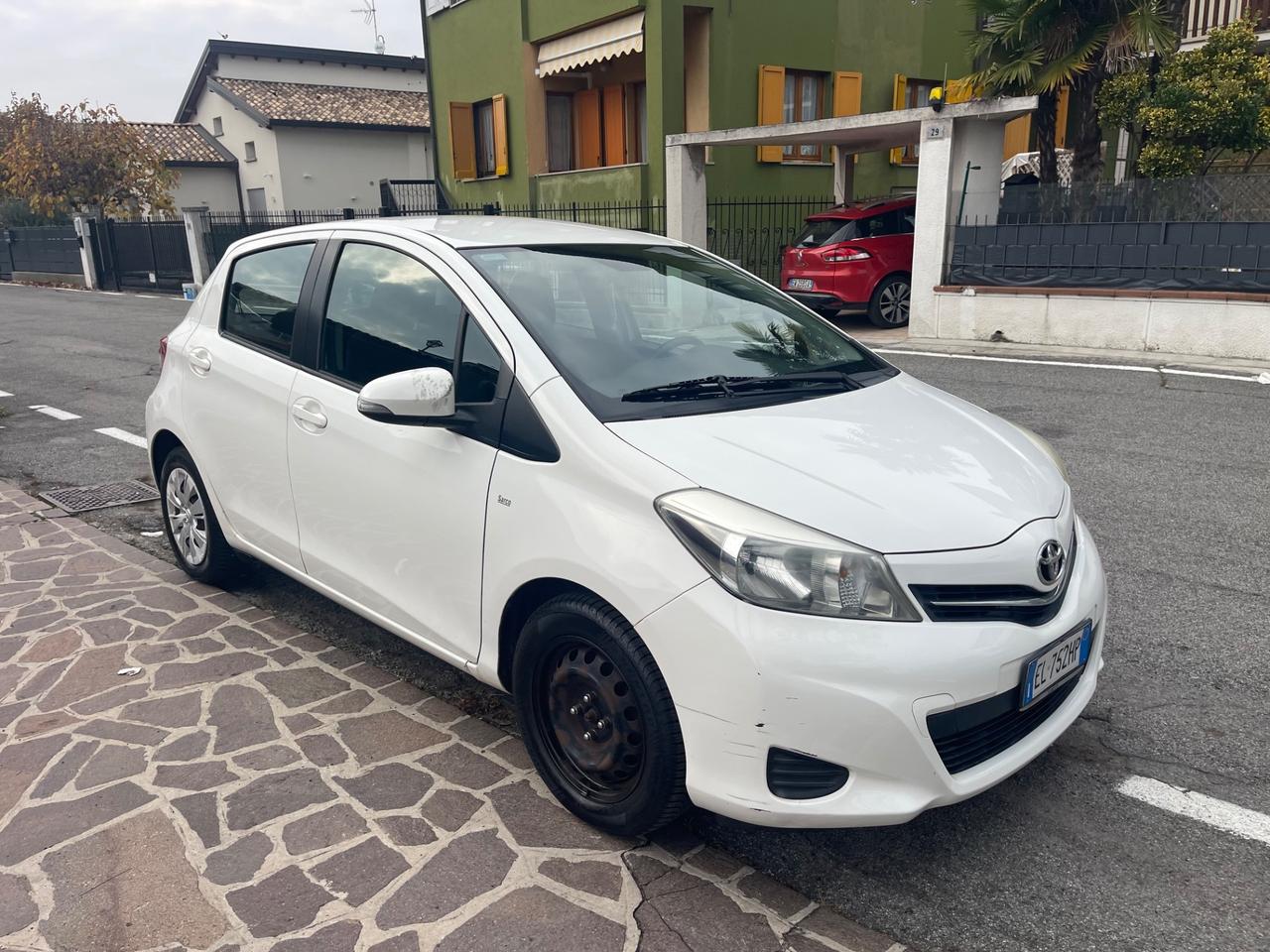 Toyota Yaris 1.0 5 porte Active