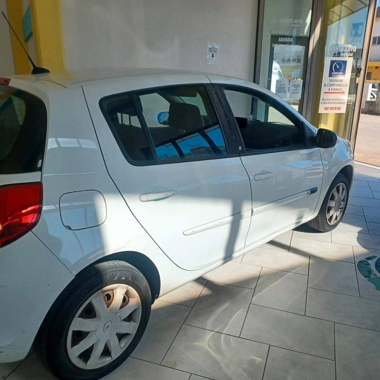 NEOPATENTATI CLIO 1.2 AFFIDABILE GARANZIA 12 MESI