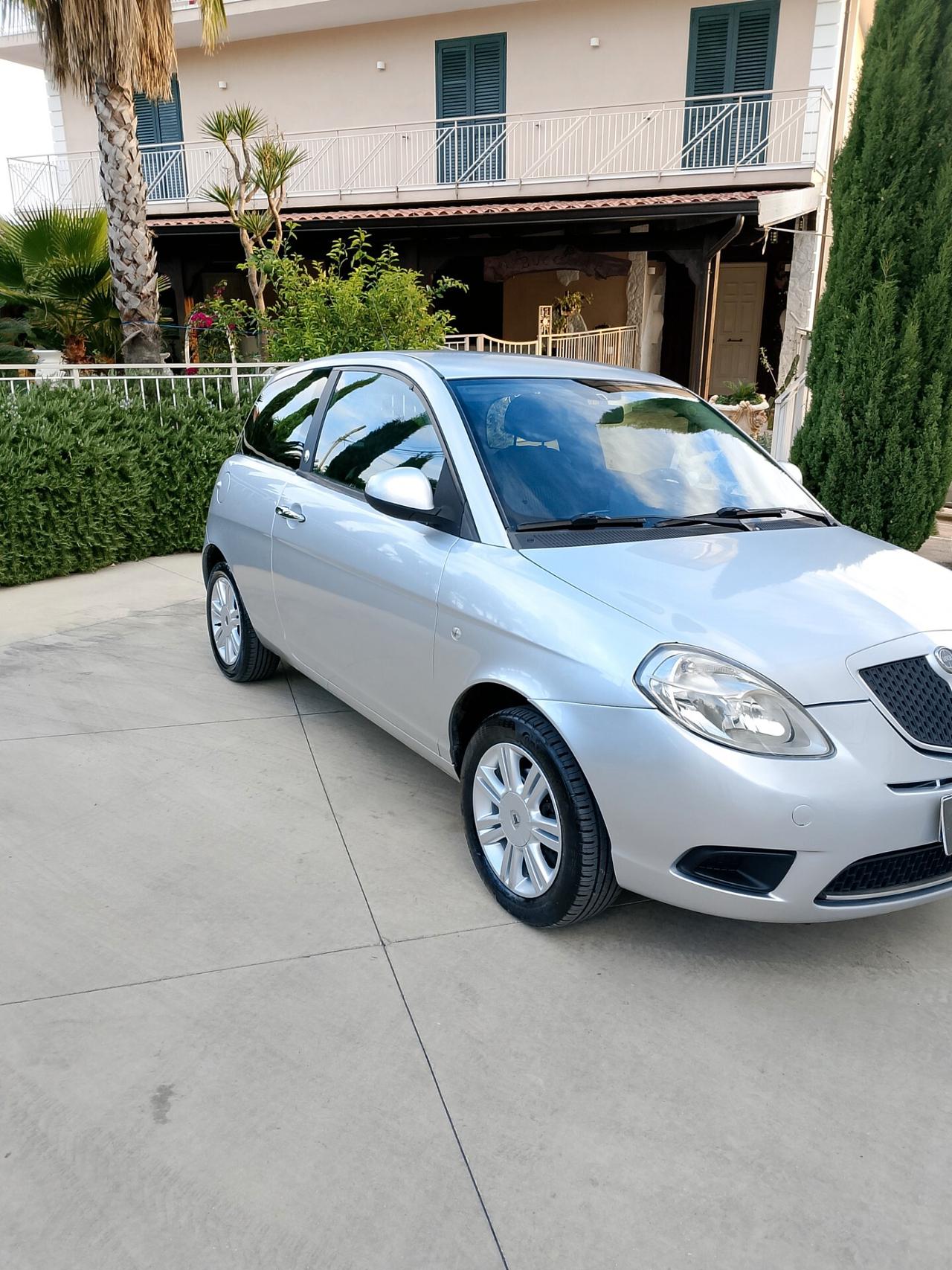 Lancia Ypsilon 1.4 Argento Ecochic GPL