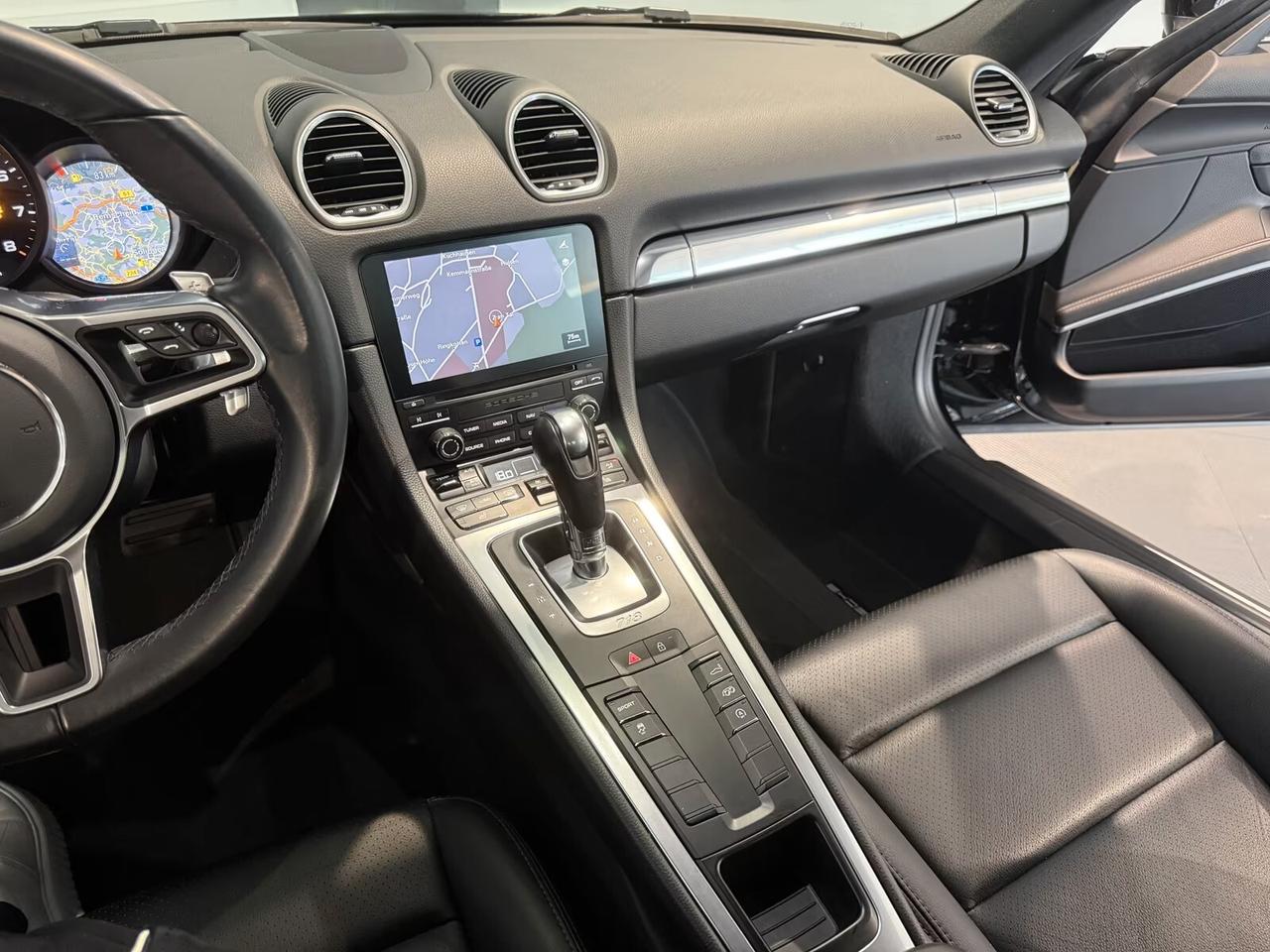 Porsche Cayman 718 *Sistema di scarico sportivo Bose