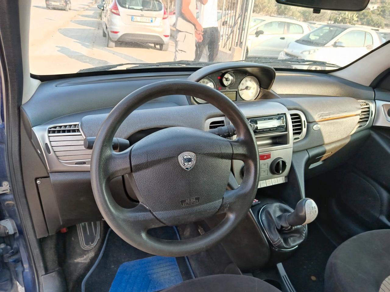 Lancia Ypsilon 1.3 MJT 75 CV Argento
