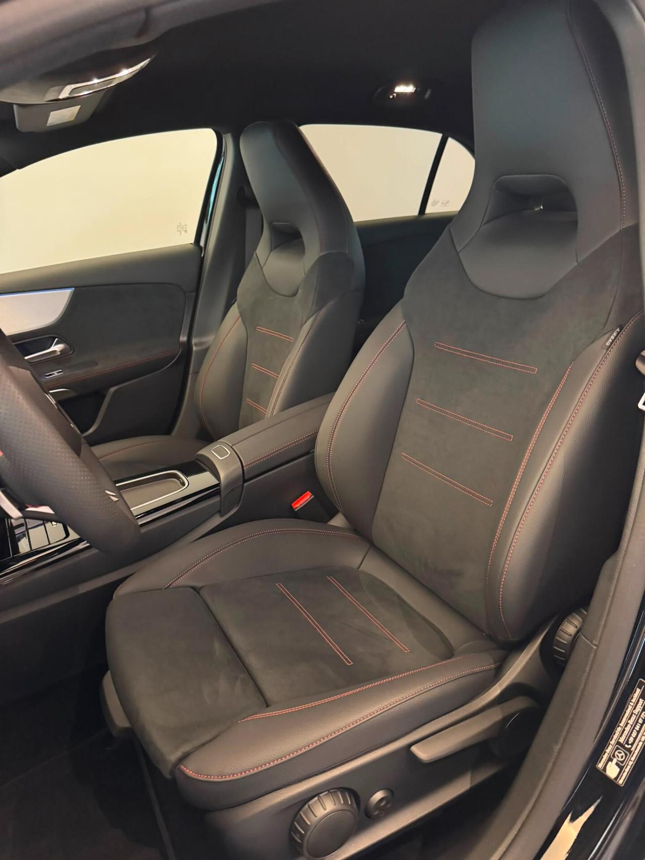 MERCEDES-BENZ A180 AUTOMATIC AMG LINE PREMIUM FULL