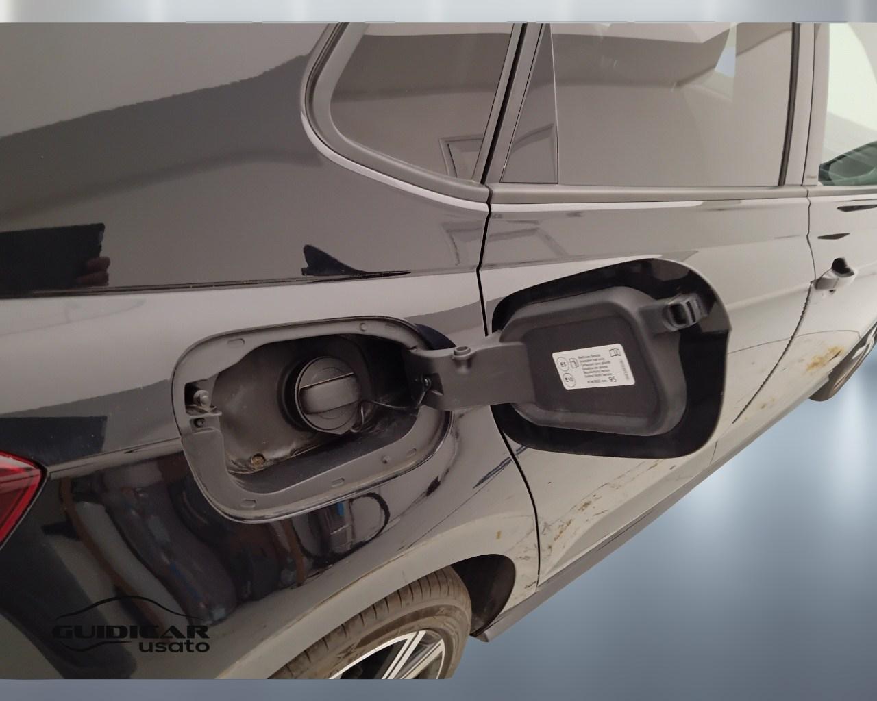 VOLKSWAGEN Polo VI 2022 - Polo 1.0 tsi R-Line 95cv