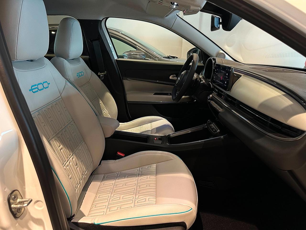 Fiat 600 Hybrid 110 CV DCT MHEV La Prima
