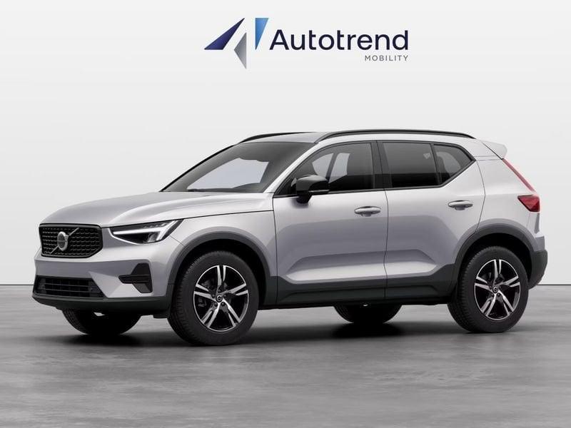 Volvo XC40 B3 163+14 CV Mild Hybrid Benzina Automatica Plus Dark