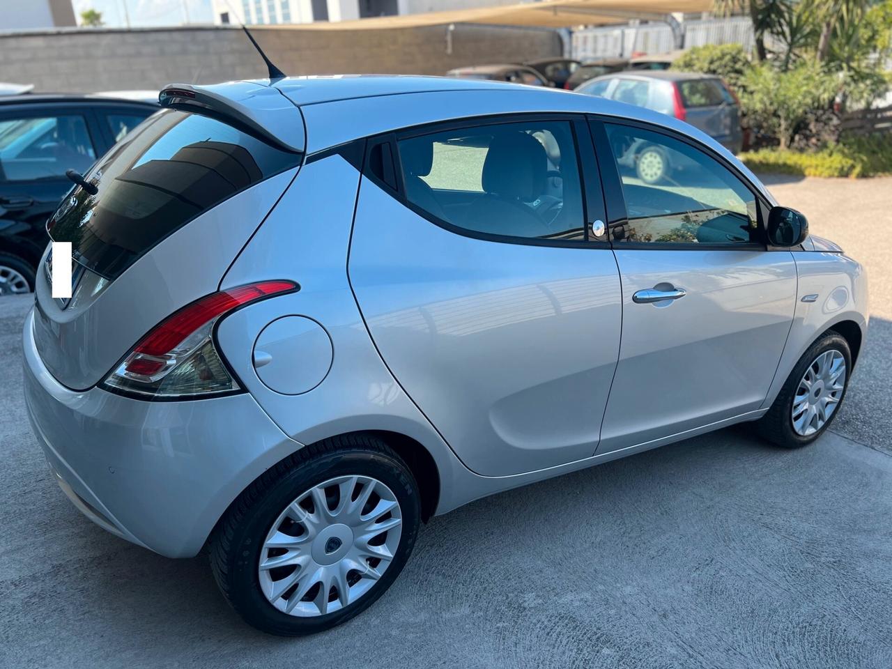 Lancia Ypsilon 1.2 8v Silver ecochic Gpl 69cv PDC/CLIMA PERFETTA!!