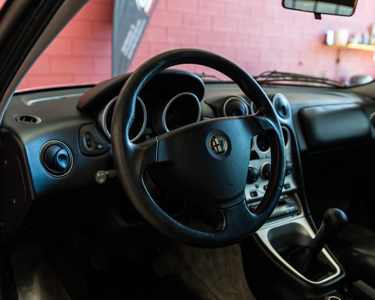 Alfa Romeo 2.0 Twin Spark 150 CV – Basso chilometraggio - Rosso Alfa