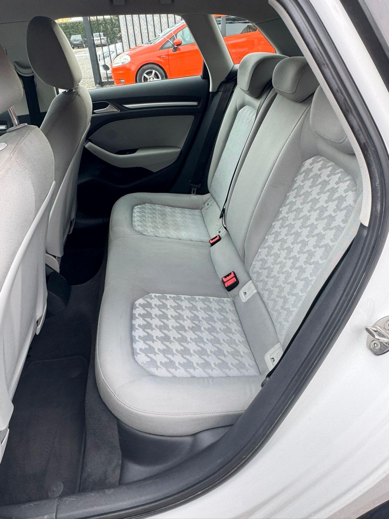 Audi A3 SPB 1.6 TDI clean diesel Ambition