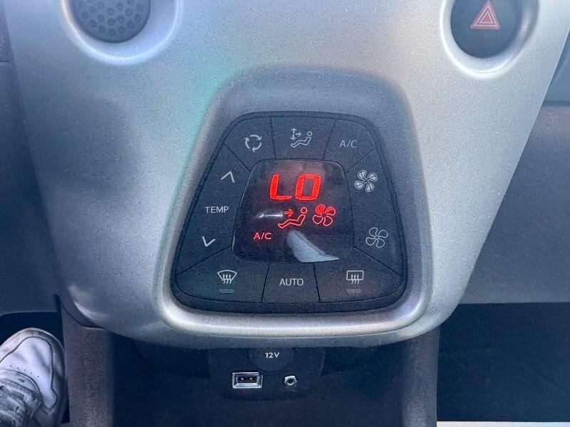 Toyota Aygo 1.0 VVT-i 69 CV 5 porte x-black