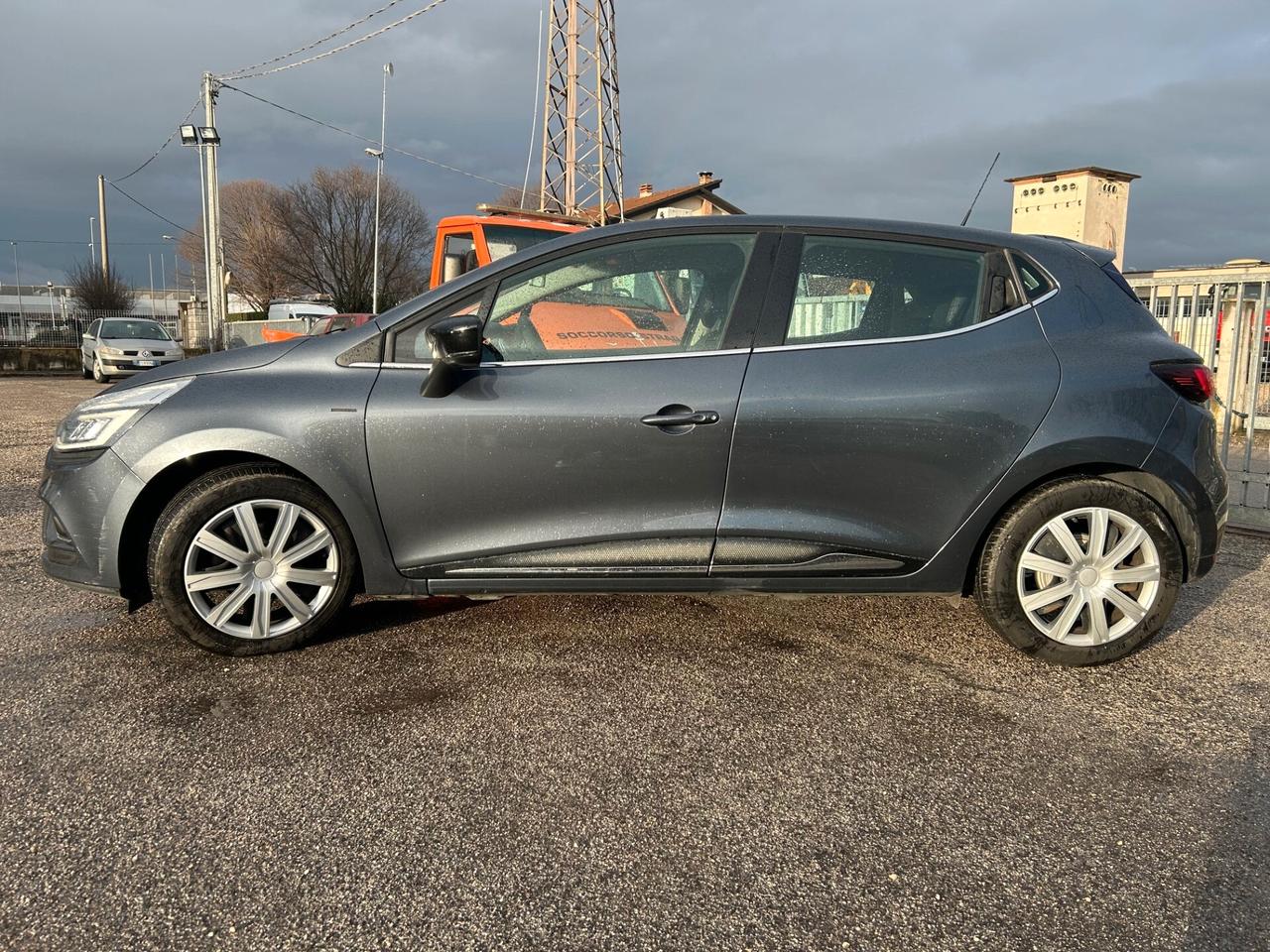 Renault Clio dCi 8V 75 CV 5 porte Moschino Zen