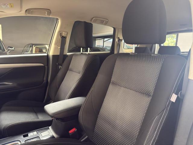 MITSUBISHI Outlander 2.2 DI-D 4WD Instyle Plus SDA 7 posti*IVA ESPOSTA*