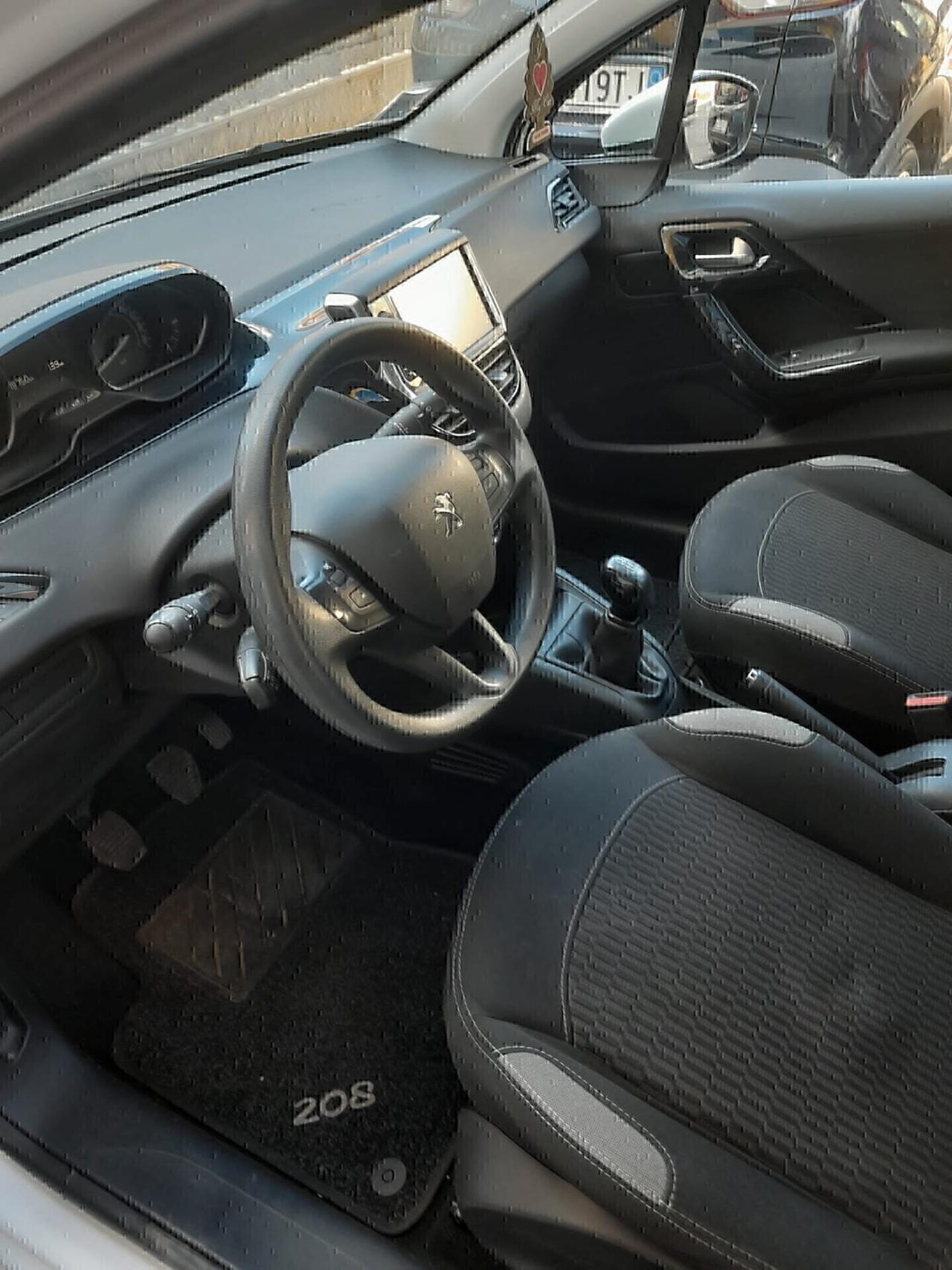 Peugeot 208 PureTech 82 5 porte Allure