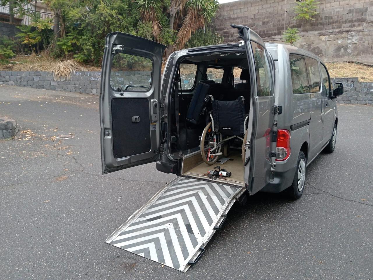 Nissan NV200 Pianale ribassato con rampa disabili in carrozzina