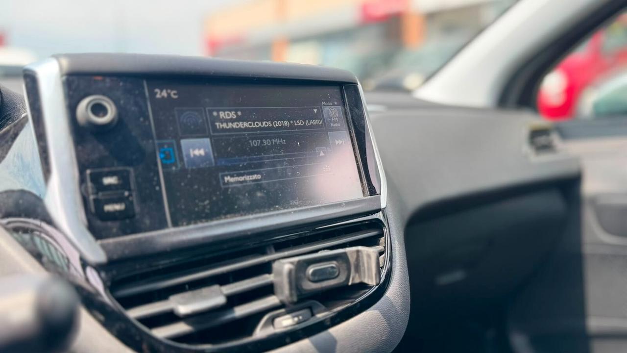 Peugeot 208 1.0 benzina 2015 neop.