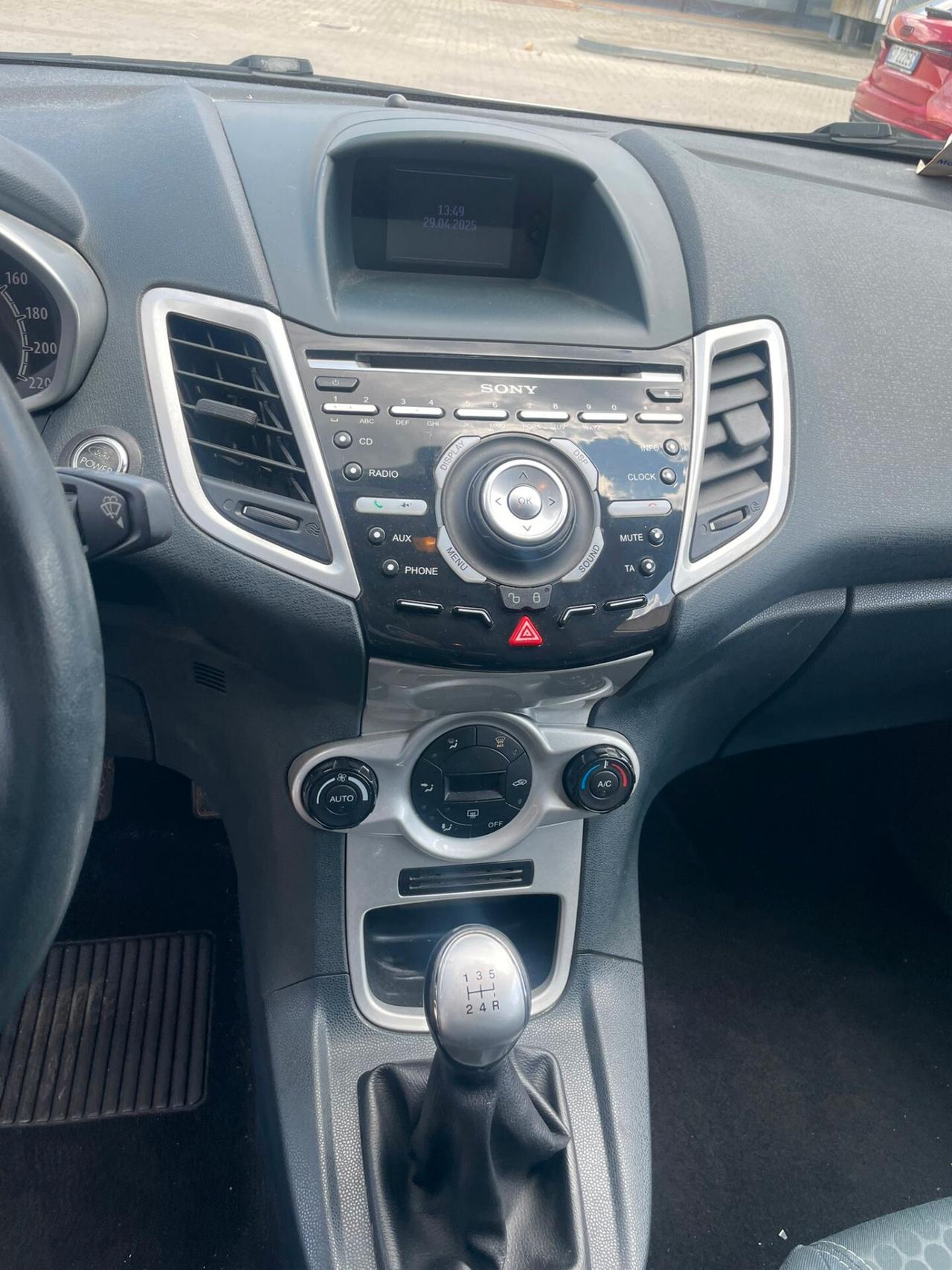 Ford Fiesta 1.4 TDCi 70CV 5 porte Titanium