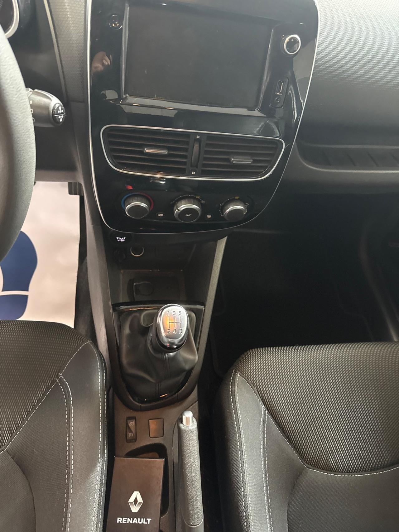 Renault Clio TCe 12V 75 CV 5 porte Moschino Life Ok Neopatentati