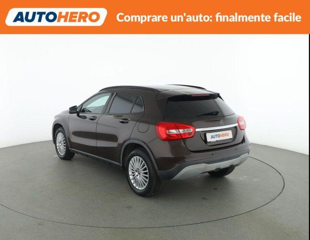 MERCEDES-BENZ GLA 200 d Business