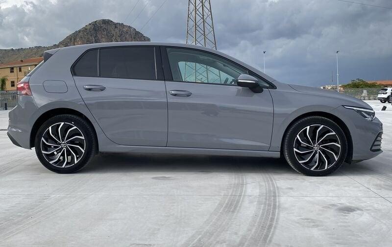 Volkswagen Golf 8 Life 2.0 TDI 115CV
