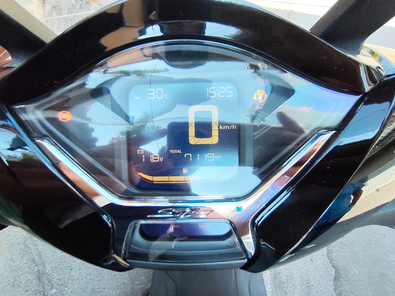 Honda SH 350i da V e t r i n a