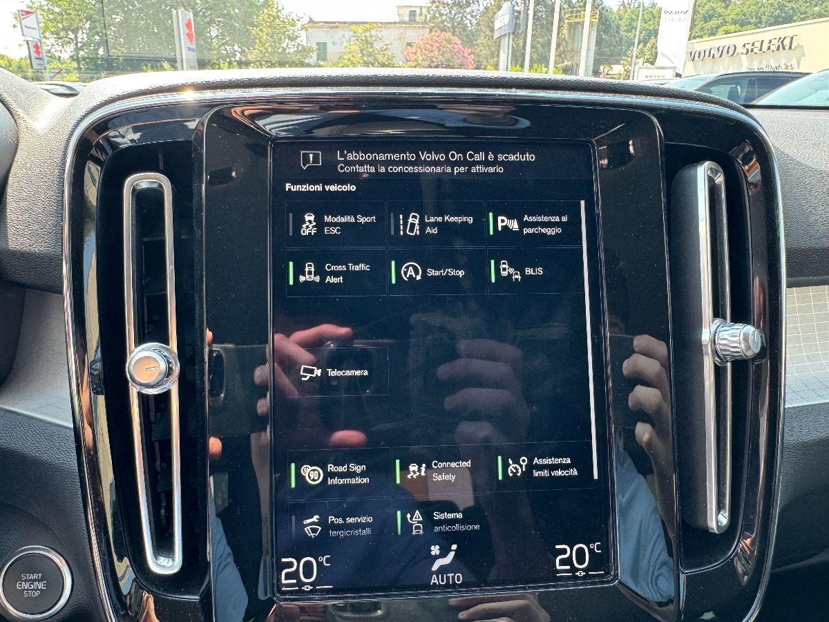 VOLVO - XC40 - T3 Geartronic Momentum Pro