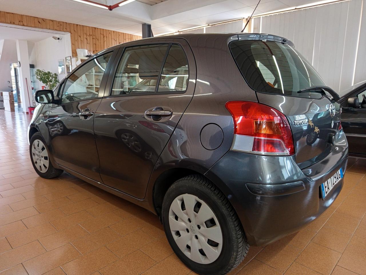 Toyota Yaris 1.3 5 porte, 124 Mila chilometri ok neopatentati