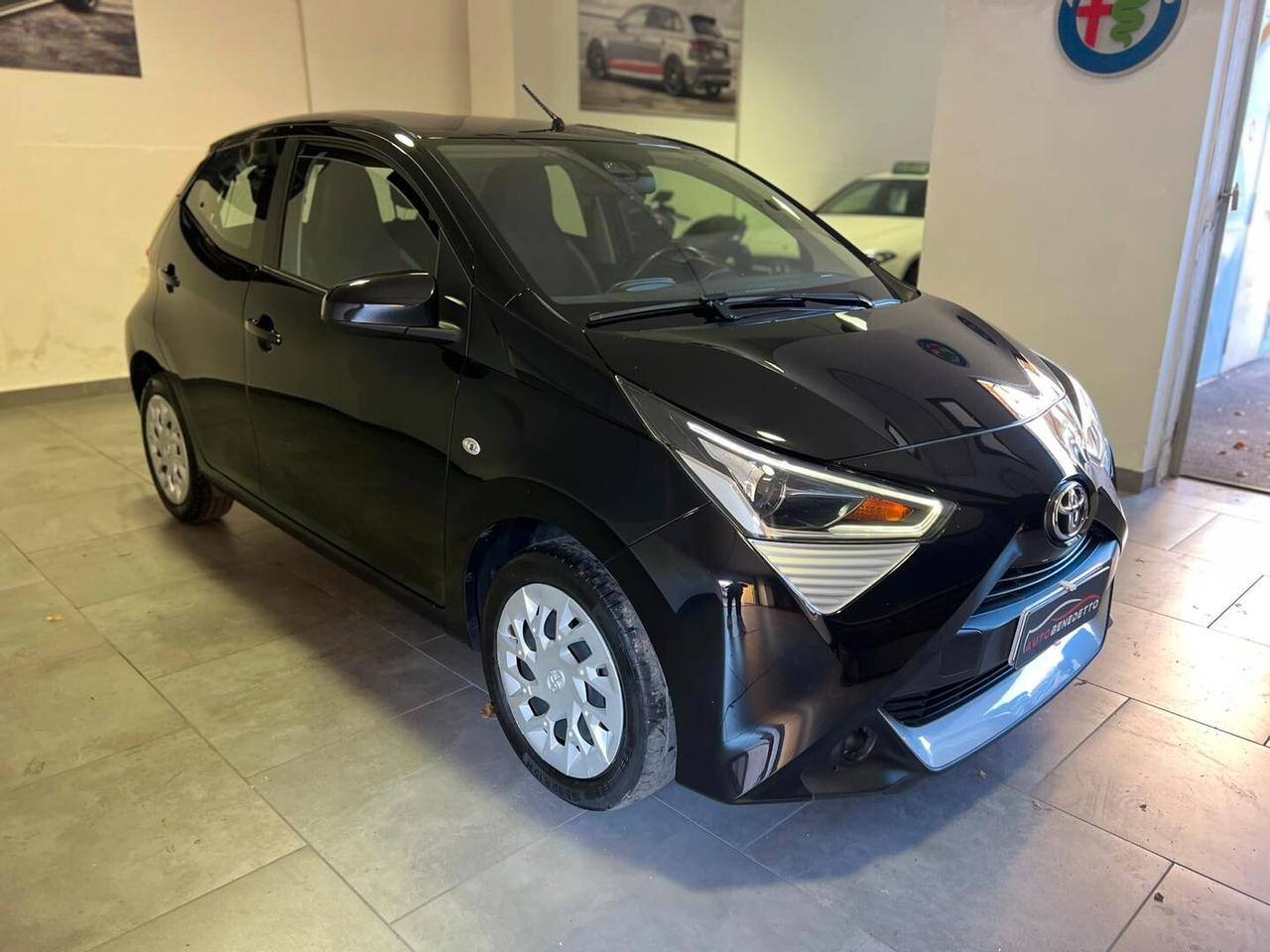 TOYOTA AYGO 1.0 X-BUSINESS 72CV 2021