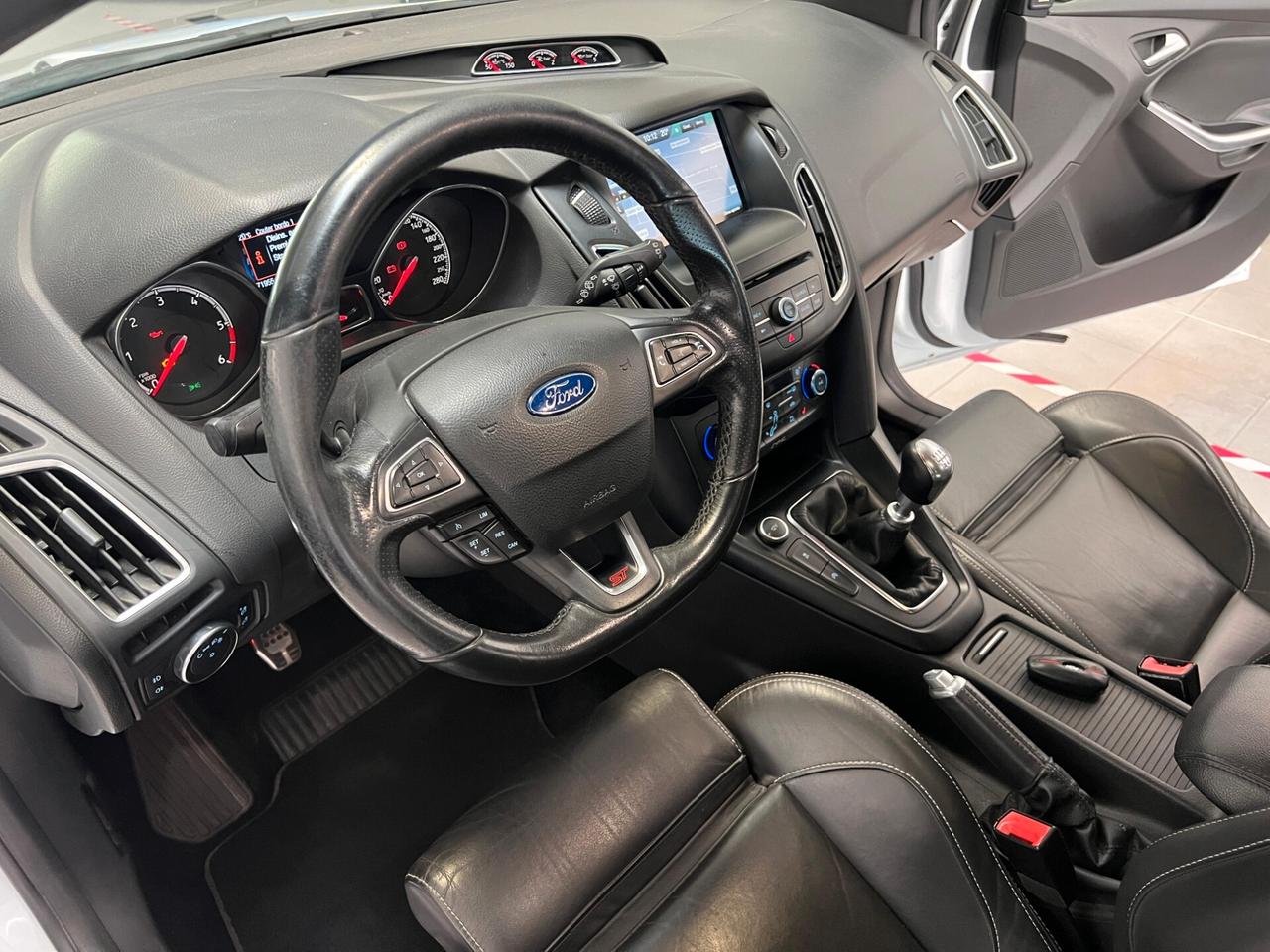 FORD FOCUS ST 2.0 TDI 185 CV – FULL OPTIONAL – RECARO – XENO – CAMERA