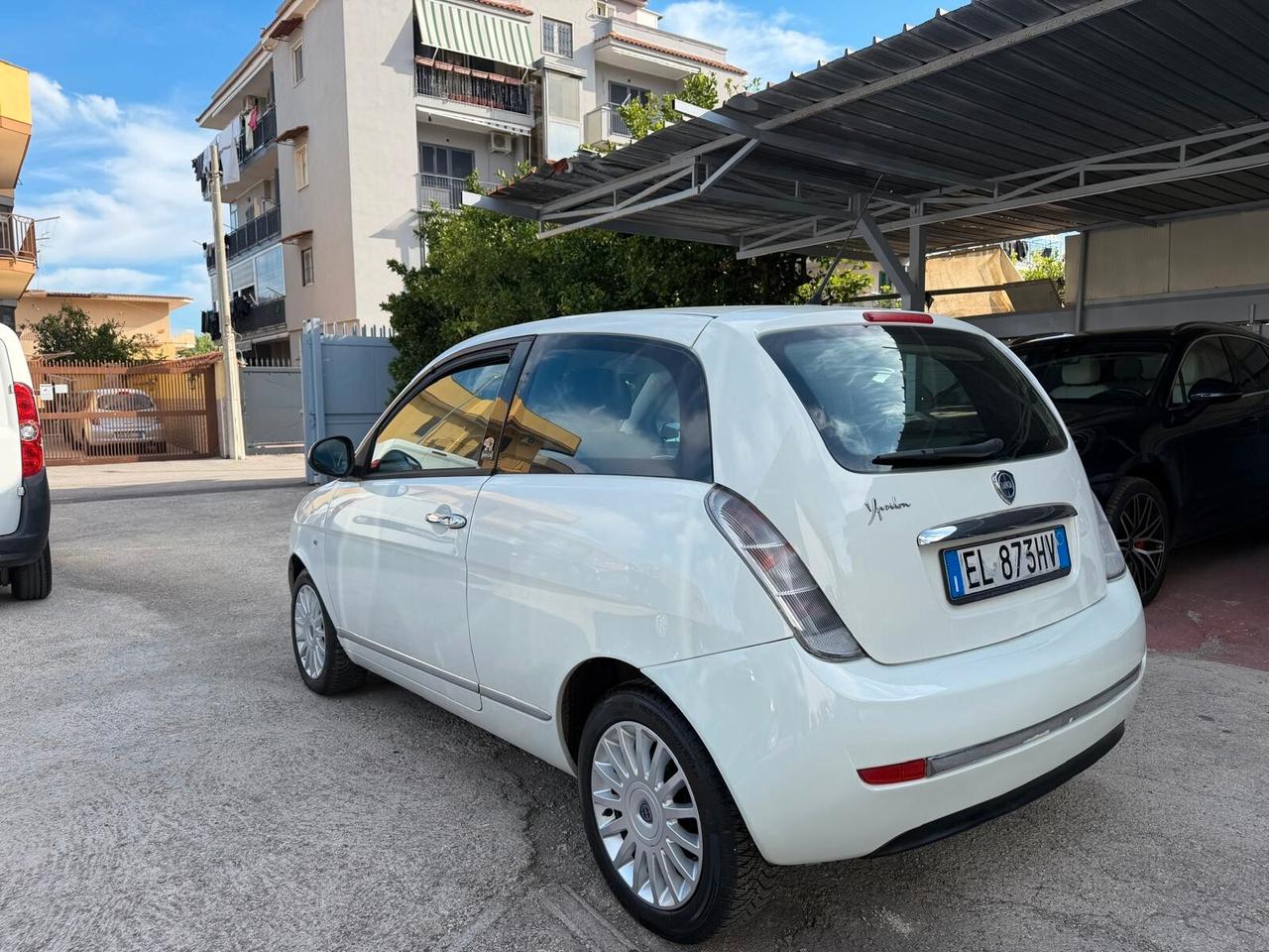 Lancia Ypsilon 1.3 MJT 75 CV Unyca