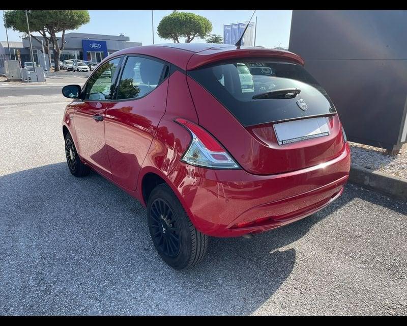 Lancia Ypsilon 0.9 TwinAir 85 CV 5 porte Metano Ecochic Silver