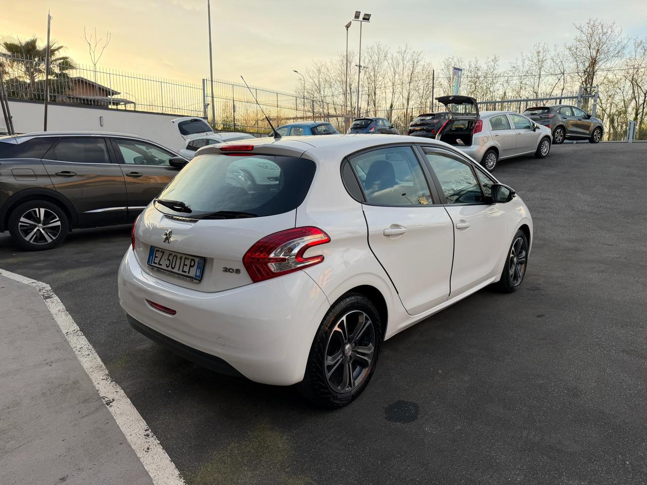 Peugeot 208 5 Porte 208 5p 1.4 hdi 8v Allure