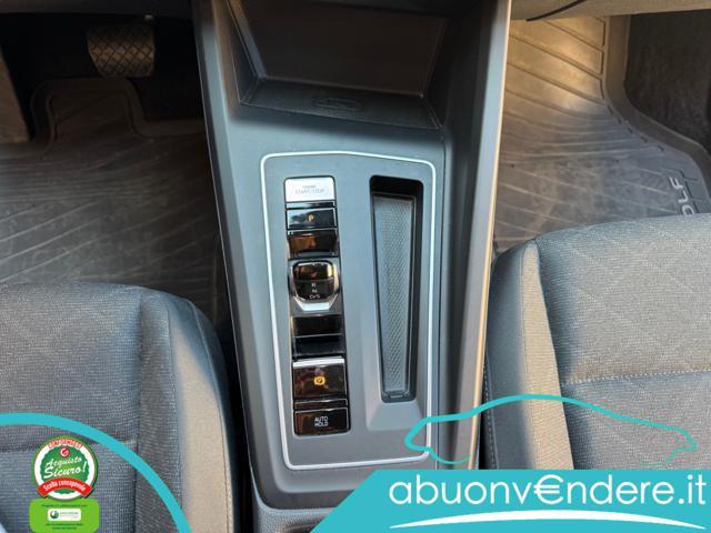 VOLKSWAGEN Golf 1.5 eTSI 150 CV EVO ACT DSG R-Line