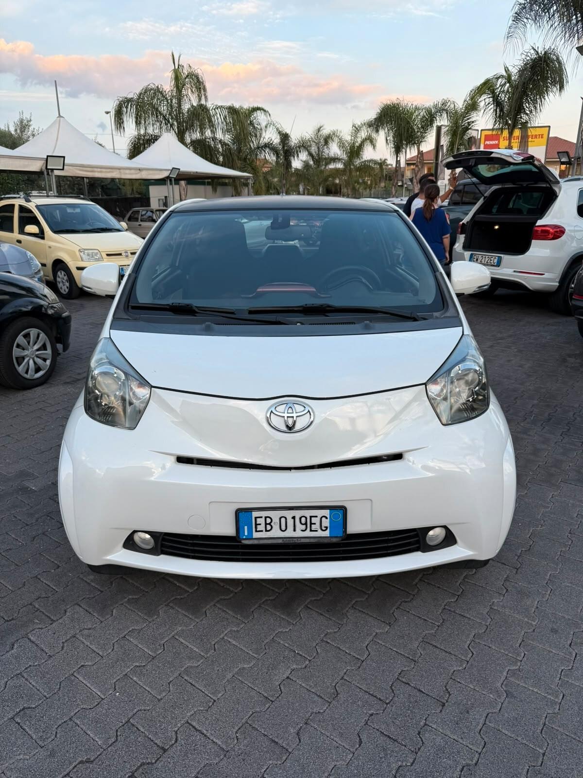 Toyota iQ High Collection Multidrive - 2011