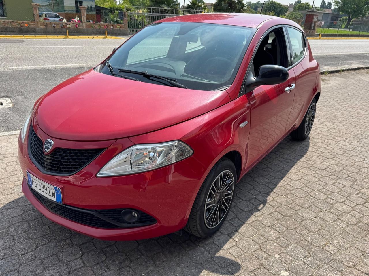 Lancia Ypsilon 1.2 69 CV 5 porte GPL Ecochic Gold