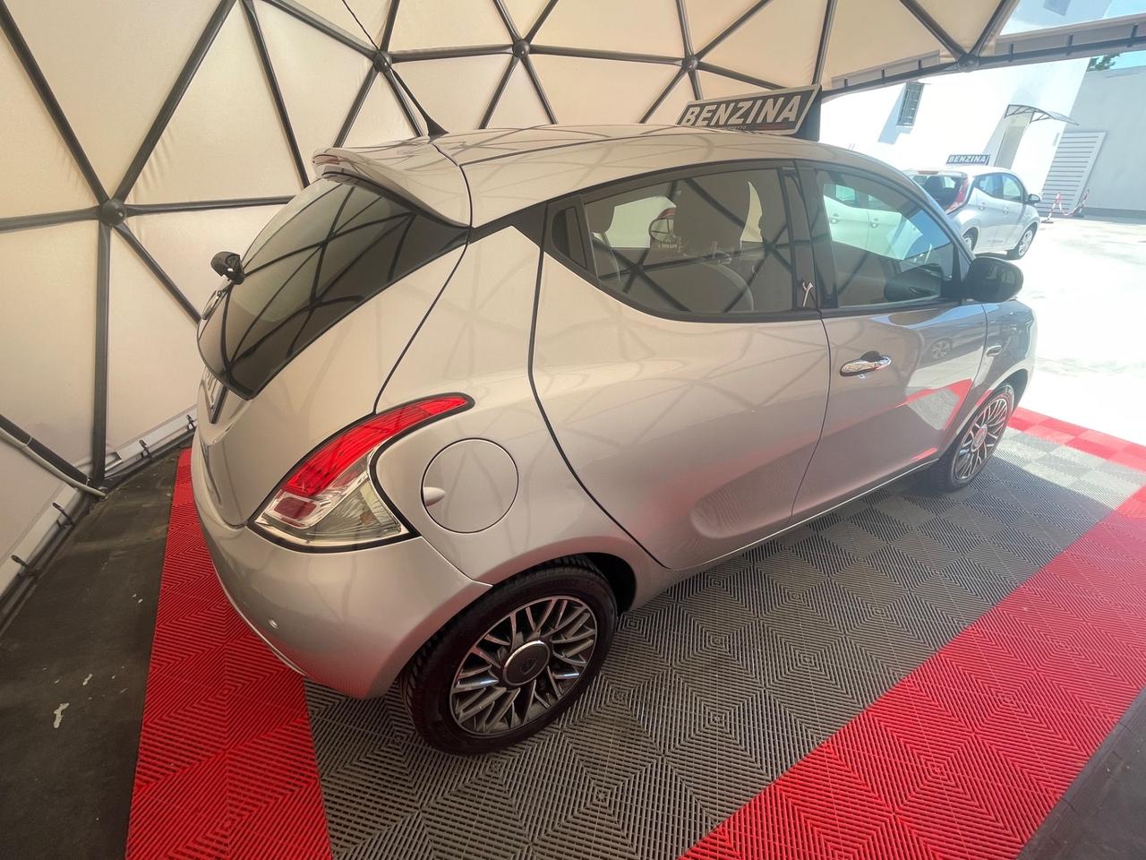Lancia Ypsilon 1.2 69 CV 5 porte Silver