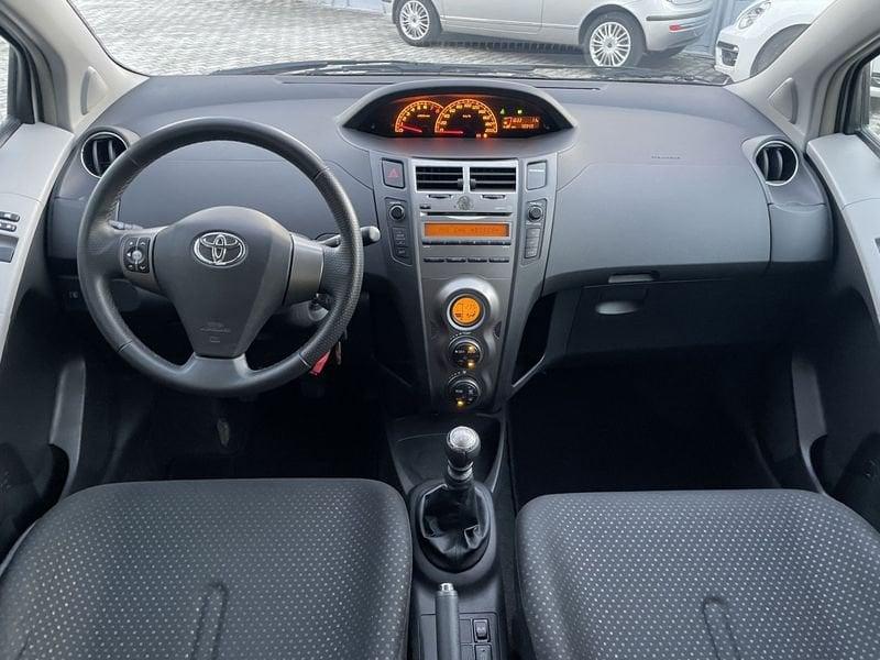 Toyota Yaris Yaris 5p 1.3 dual Sol my10 facelift IDONEA NEOPATENTATI