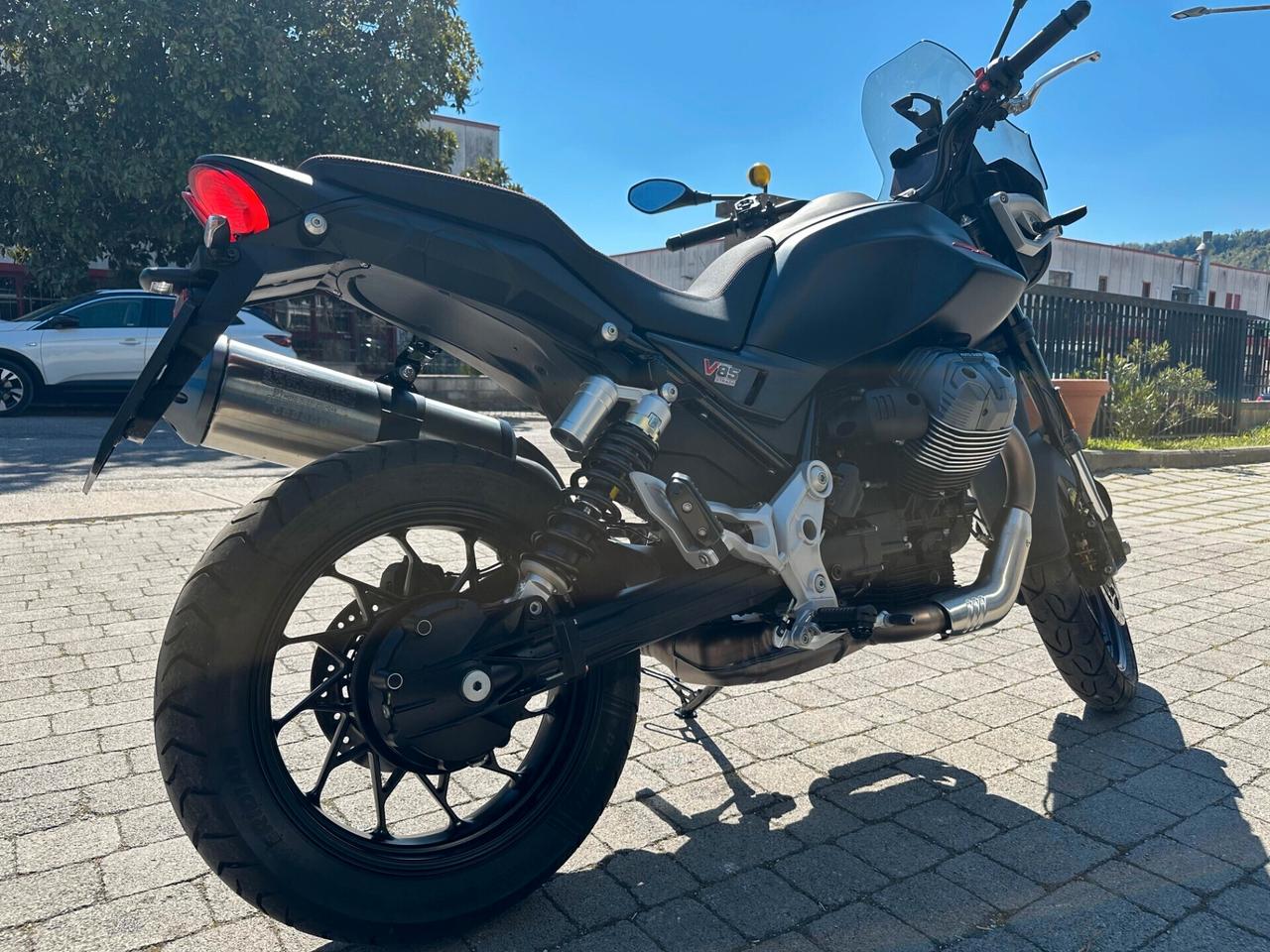 Moto Guzzi V 85 STRADA