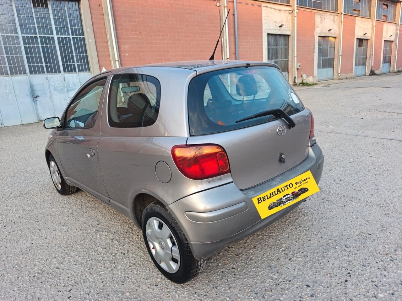 Toyota Yaris 2004---1.0 Benzina Neopatentati