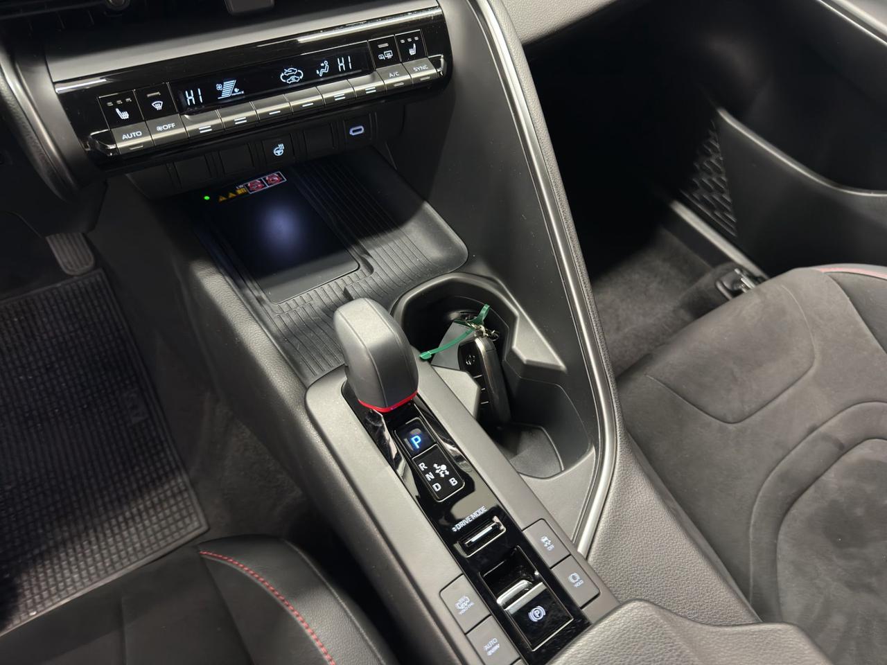 Toyota C-HR 2.0 phev Lounge fwd e-cvt