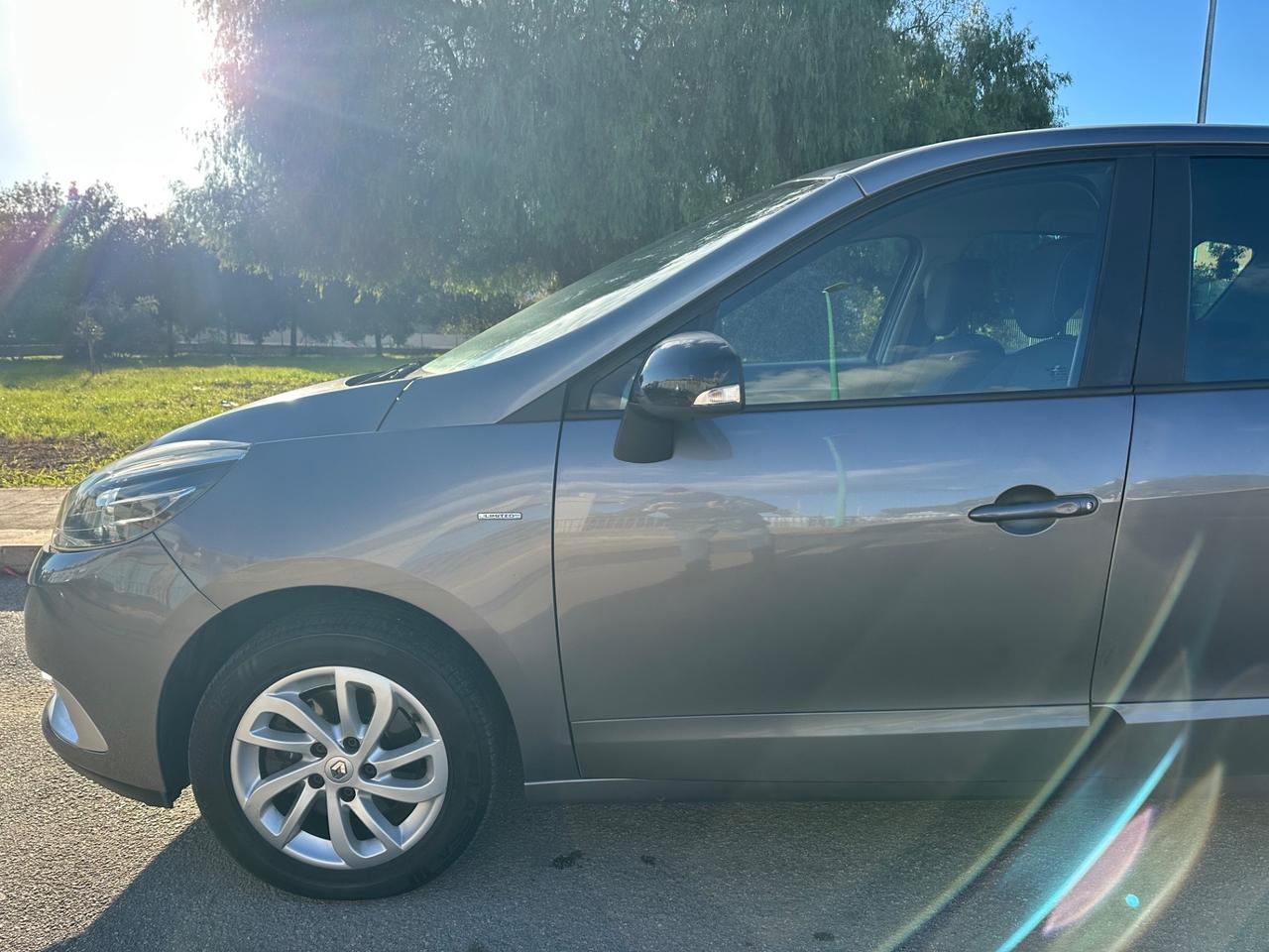 Renault SCENIC 1.5 dCi 110CV 2015 - TOM TOM